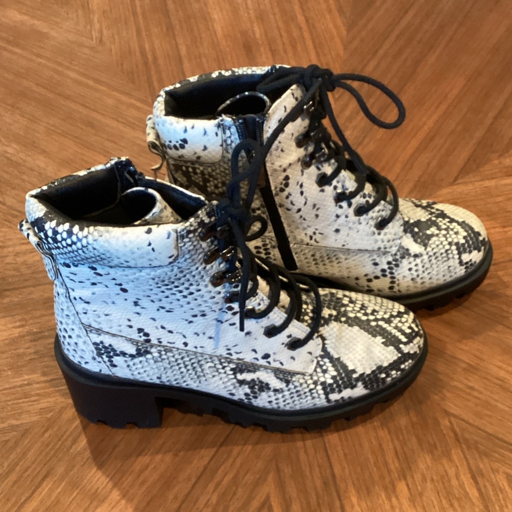 Stylish MG Dillan Faux Snakeskin Lace-Up Boots - Picture 3 of 5